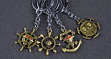 Porte-clés One Piece avec symboles des équipages de pirates