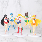Figurines Sailor Moon sur support pour déco