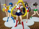Figurines Sailor Moon sur support pour déco