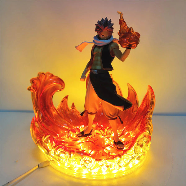 Figurine Natsu sur support led en forme de flamme