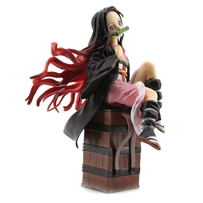 Figurine Demon Slayer Nezuko sur sa boîte